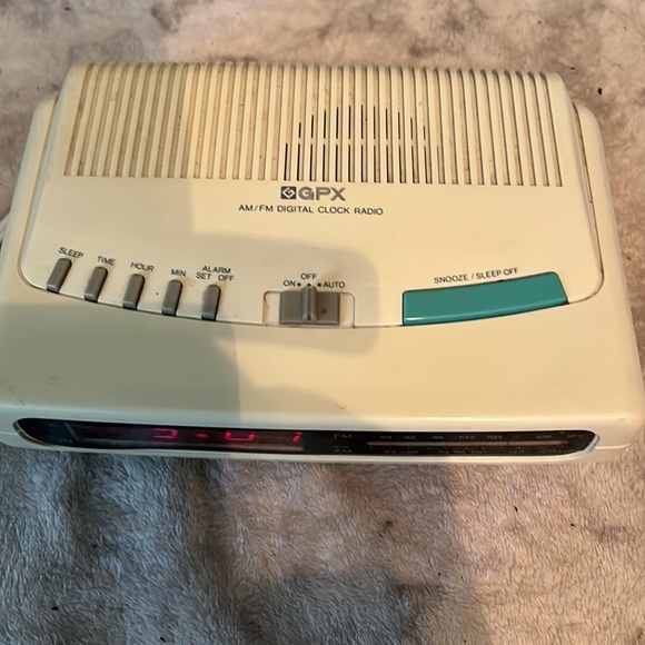 😀Vintage GPX am/fm digital clock radio - Picture 4 of 8